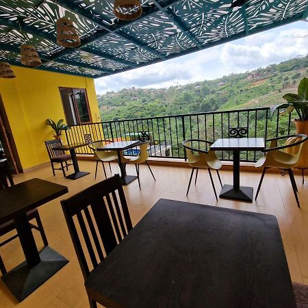 Cactus Creek Hotel Aburi Exterior photo