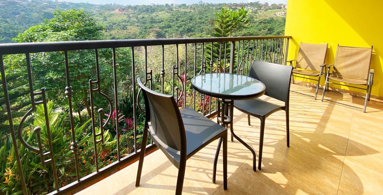 Cactus Creek Hotel Aburi Exterior photo