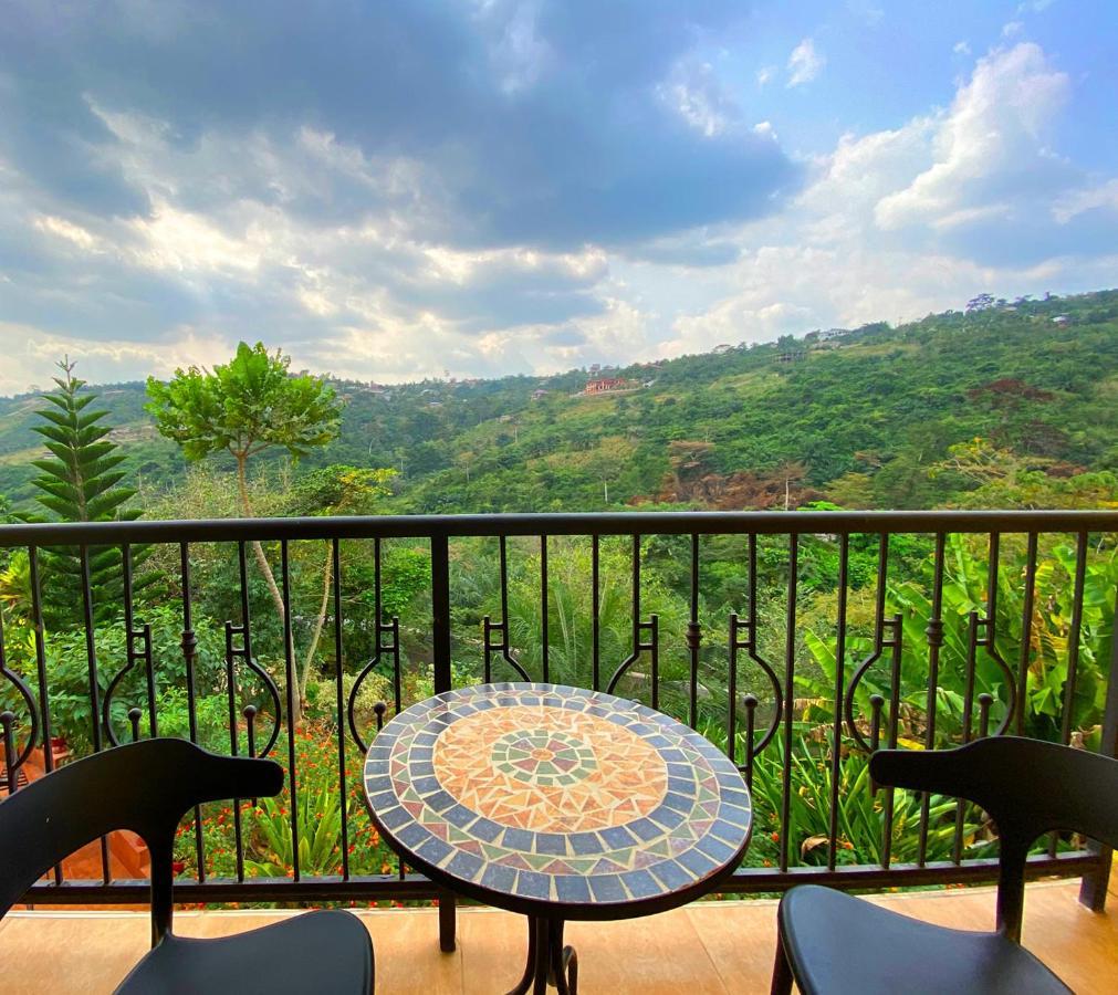 Cactus Creek Hotel Aburi Exterior photo