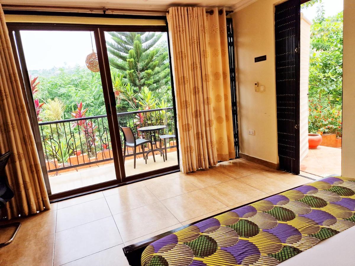 Cactus Creek Hotel Aburi Exterior photo