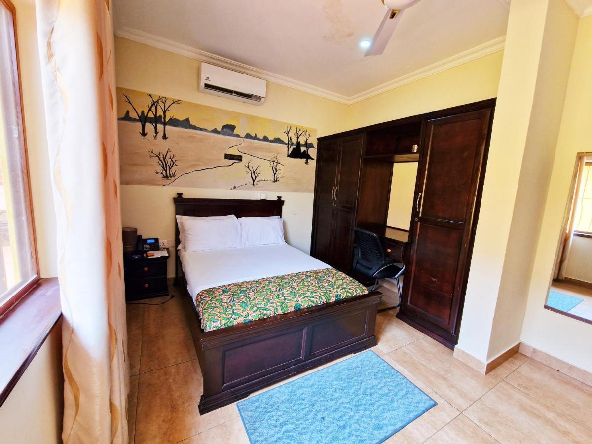 Cactus Creek Hotel Aburi Exterior photo
