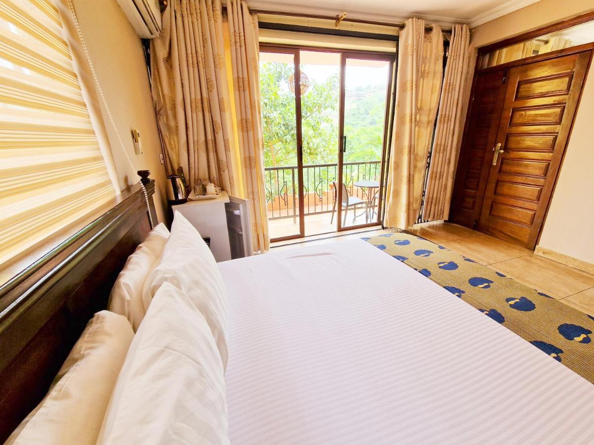 Cactus Creek Hotel Aburi Exterior photo
